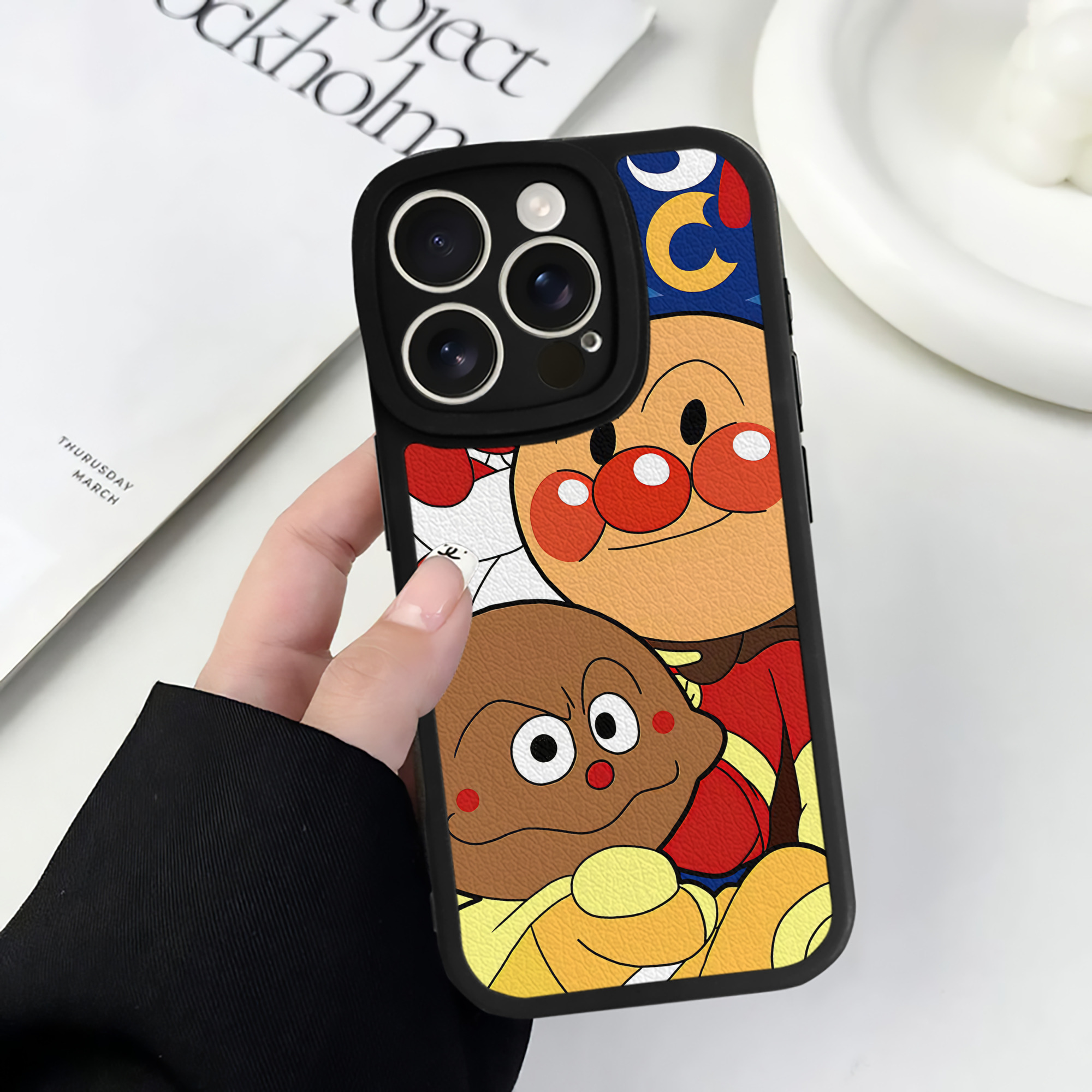 （画像用） アンパンマン Anpanman 【iPhone 16シリーズ対応】シリコンスマホケース（レザー調） 材質：シリコン